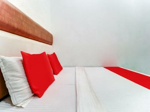 Oyo 82426 Hotel Pb02 Inn
