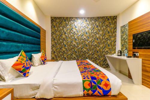 Hotel Fabexpress Golden Velvet