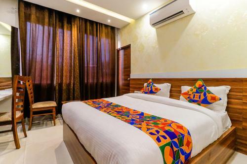 Hotel Fabexpress Golden Velvet