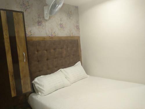 Bed & Breakfast Dhots Residency