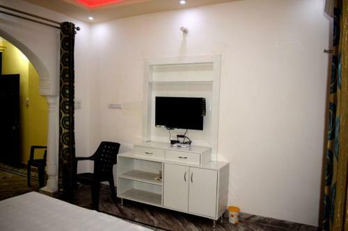 $ 4 Home Stay