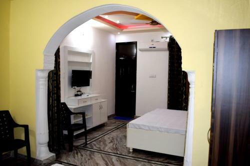 $ 4 Home Stay