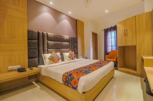 Fabhotel Apple Tree