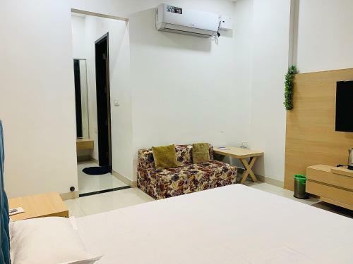 Hotel Holidayvilla & Suites