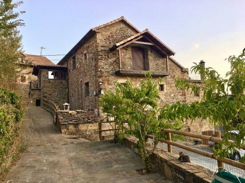 Apartamentos Bajo Pe�a