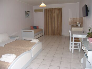 Aparthotel Irina Beach Hotel