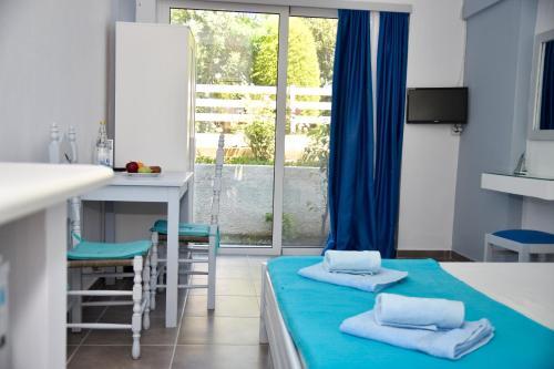 Antomar Apartments And Studios