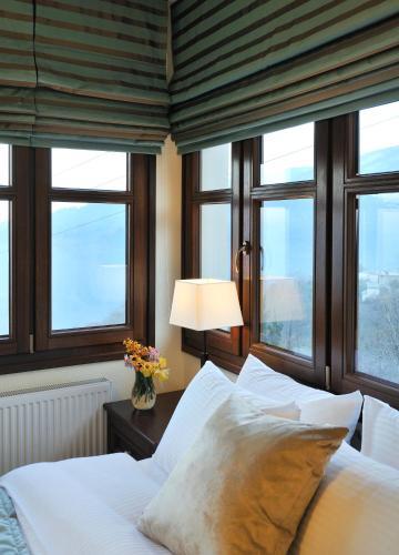 Hostal Guesthouse Rousis