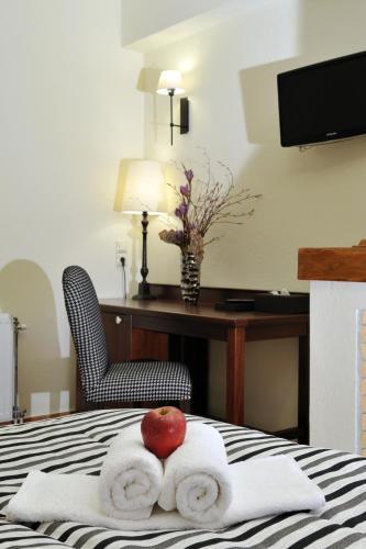 Hostal Guesthouse Rousis
