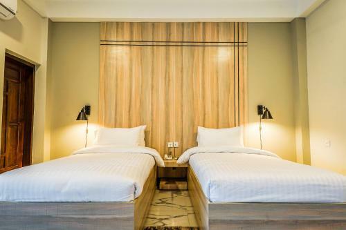 Hotel Roomy Crossroads