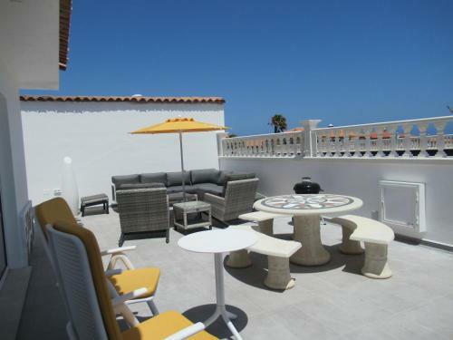 Las Rosas, Stunning Luxury Chocolate Box Villa With Private Heated Pool & Wifi