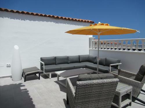 Las Rosas, Stunning Luxury Chocolate Box Villa With Private Heated Pool & Wifi