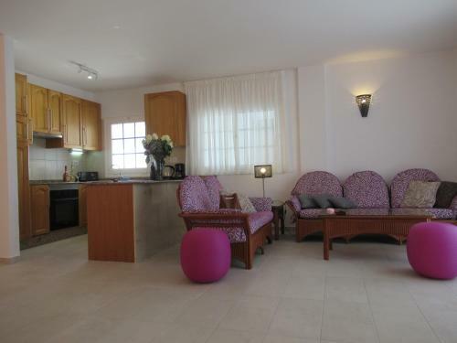 Las Rosas, Stunning Luxury Chocolate Box Villa With Private Heated Pool & Wifi