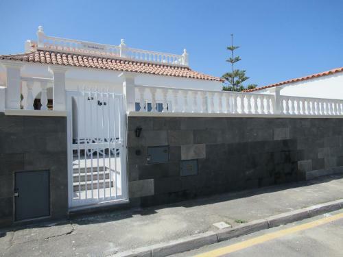 Las Rosas, Stunning Luxury Chocolate Box Villa With Private Heated Pool & Wifi
