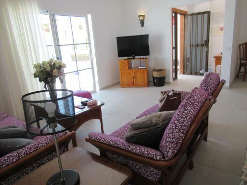 Las Rosas, Stunning Luxury Chocolate Box Villa With Private Heated Pool & Wifi
