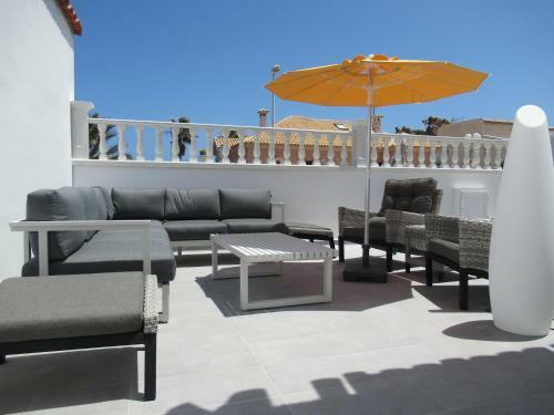 Las Rosas, Stunning Luxury Chocolate Box Villa With Private Heated Pool & Wifi