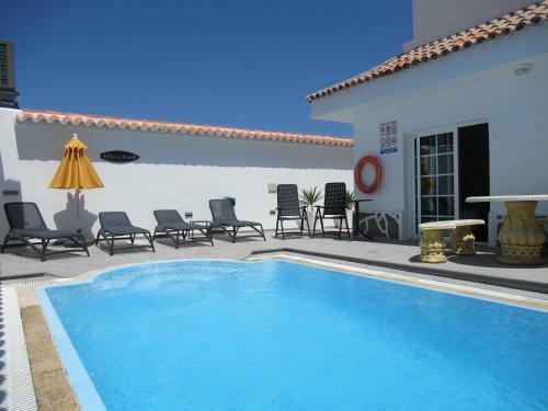 Las Rosas, Stunning Luxury Chocolate Box Villa With Private Heated Pool & Wifi