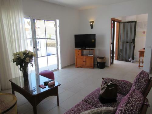 Las Rosas, Stunning Luxury Chocolate Box Villa With Private Heated Pool & Wifi