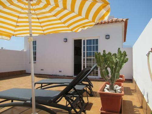 Las Rosas, Stunning Luxury Chocolate Box Villa With Private Heated Pool & Wifi