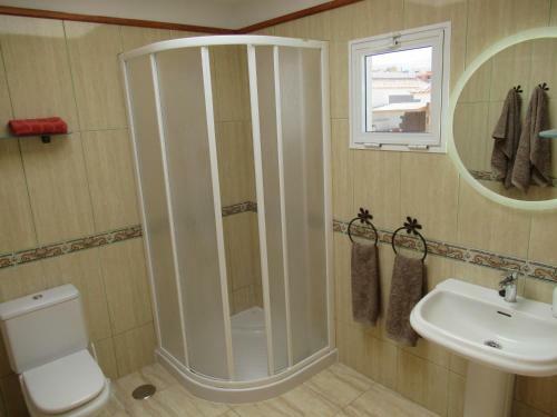 Las Rosas, Stunning Luxury Chocolate Box Villa With Private Heated Pool & Wifi