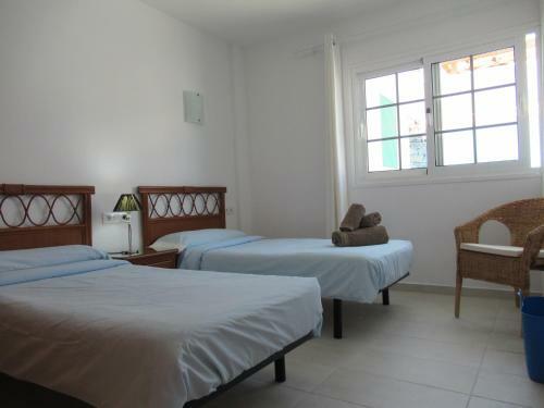 Las Rosas, Stunning Luxury Chocolate Box Villa With Private Heated Pool & Wifi