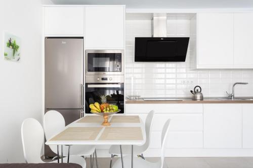 Home2book Bright Apartment El M�dano Beach