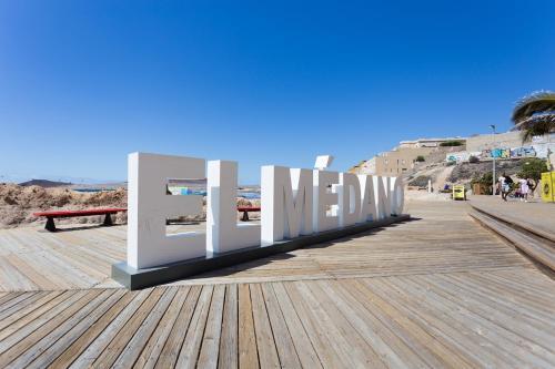Home2book Bright Apartment El M�dano Beach