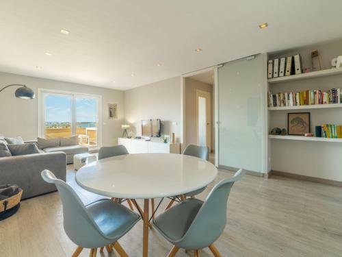 Apartment Coral Sea Views