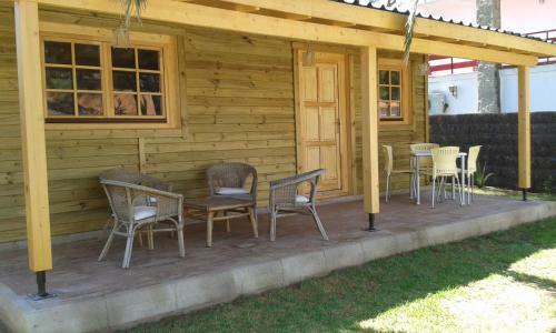 Casita De Madera Junto Al Mar
