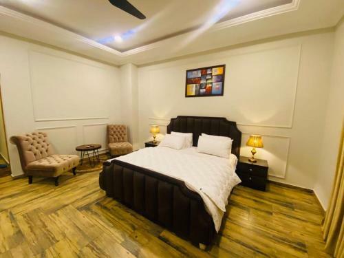 Holidazzle Serviced Apartments Bahria Town