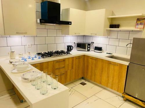 Holidazzle Serviced Apartments Bahria Town