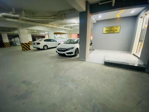 Holidazzle Serviced Apartments Bahria Town