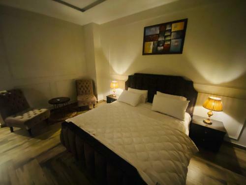 Holidazzle Serviced Apartments Bahria Town