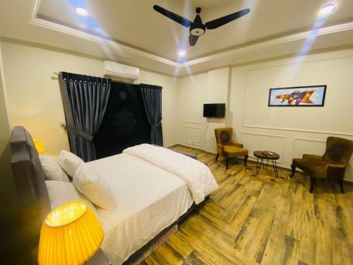 Holidazzle Serviced Apartments Bahria Town