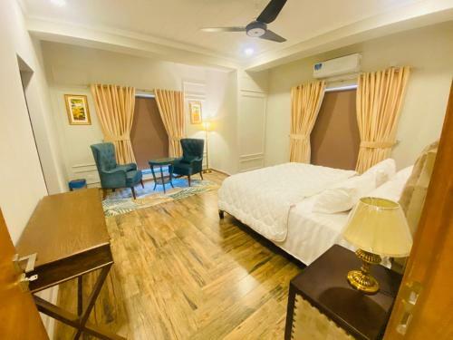 Holidazzle Serviced Apartments Bahria Town