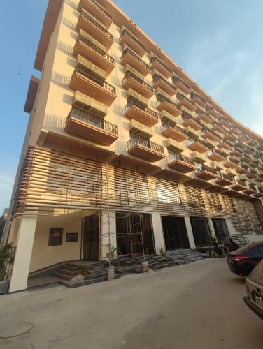 Holidazzle Serviced Apartments Bahria Town
