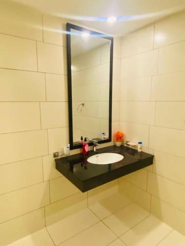 Holidazzle Serviced Apartments Bahria Town