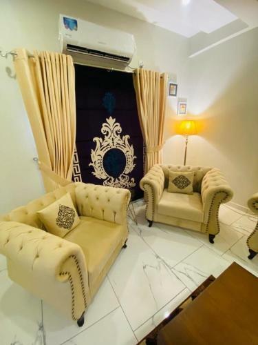Holidazzle Serviced Apartments Bahria Town