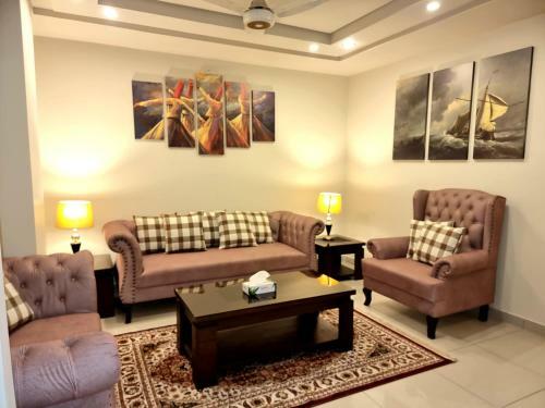 Executive 3 Bedrooms Park Face Apartment In Bahria Town