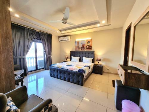 Executive 3 Bedrooms Park Face Apartment In Bahria Town
