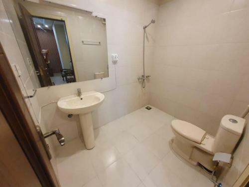 Executive 3 Bedrooms Park Face Apartment In Bahria Town