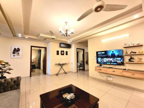 Executive 3 Bedrooms Park Face Apartment In Bahria Town