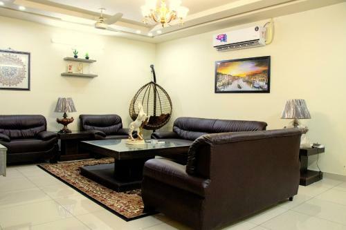 Executive 3 Bedrooms Park Face Apartment In Bahria Town