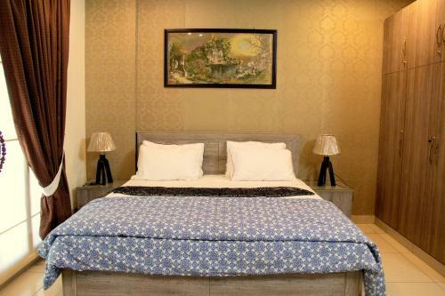 Executive 3 Bedrooms Park Face Apartment In Bahria Town