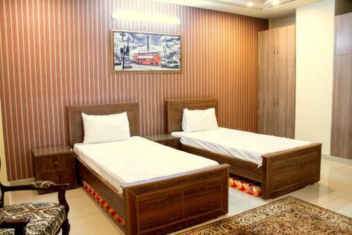 Executive 3 Bedrooms Park Face Apartment In Bahria Town