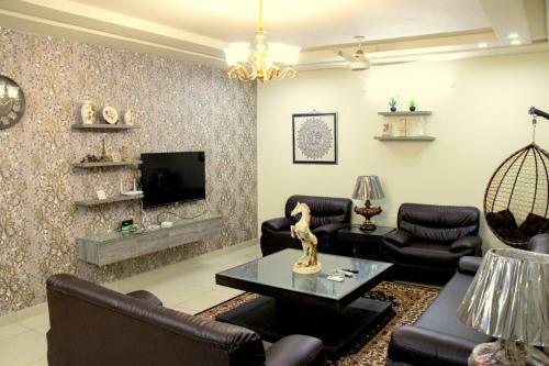 Executive 3 Bedrooms Park Face Apartment In Bahria Town