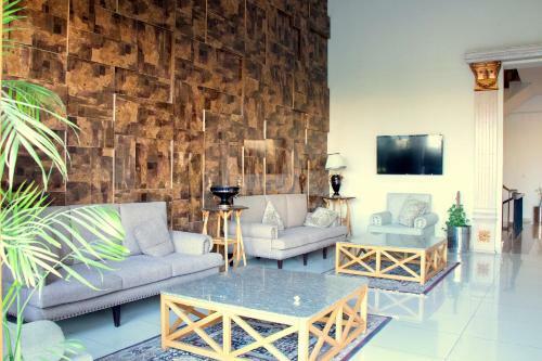 Executive 3 Bedrooms Park Face Apartment In Bahria Town
