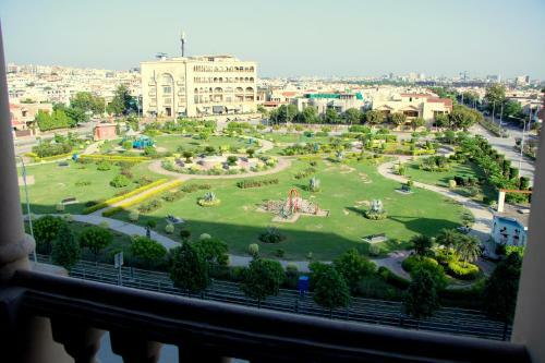 Executive 3 Bedrooms Park Face Apartment In Bahria Town