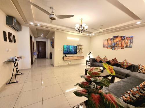 Executive 3 Bedrooms Park Face Apartment In Bahria Town