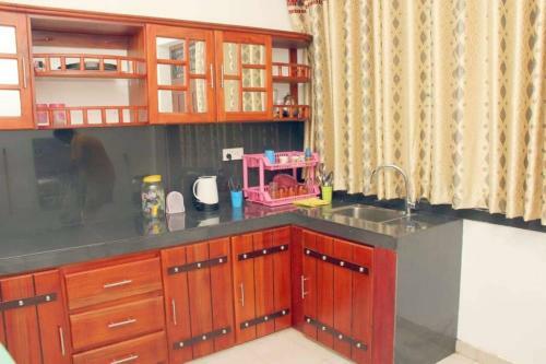 Leonie House